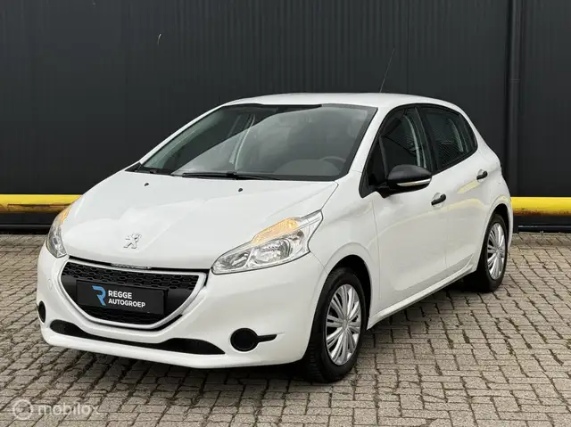 2013 Peugeot 208 in White for sale