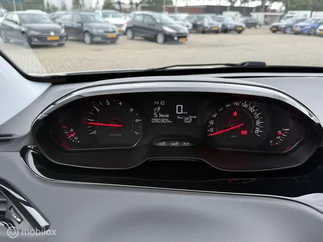 Peugeot 208 view 15