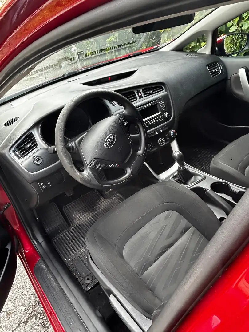 Kia Ceed / cee'd cee'd 1,4 MPI Titan Titan Rot - 2