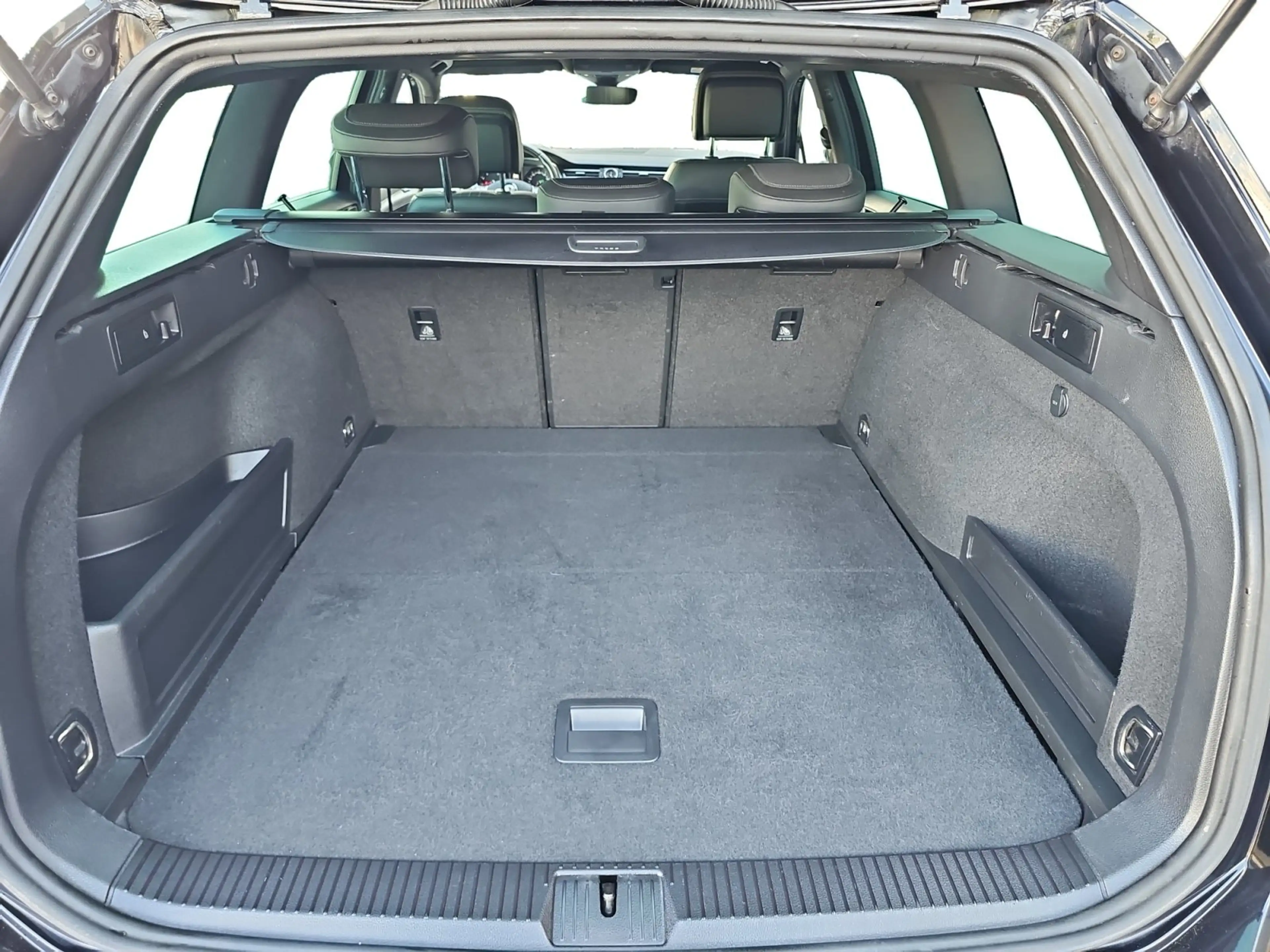 Volkswagen Passat Alltrack Passat Variant Alltrack 4Motion Massage ACC RFK — photo 15