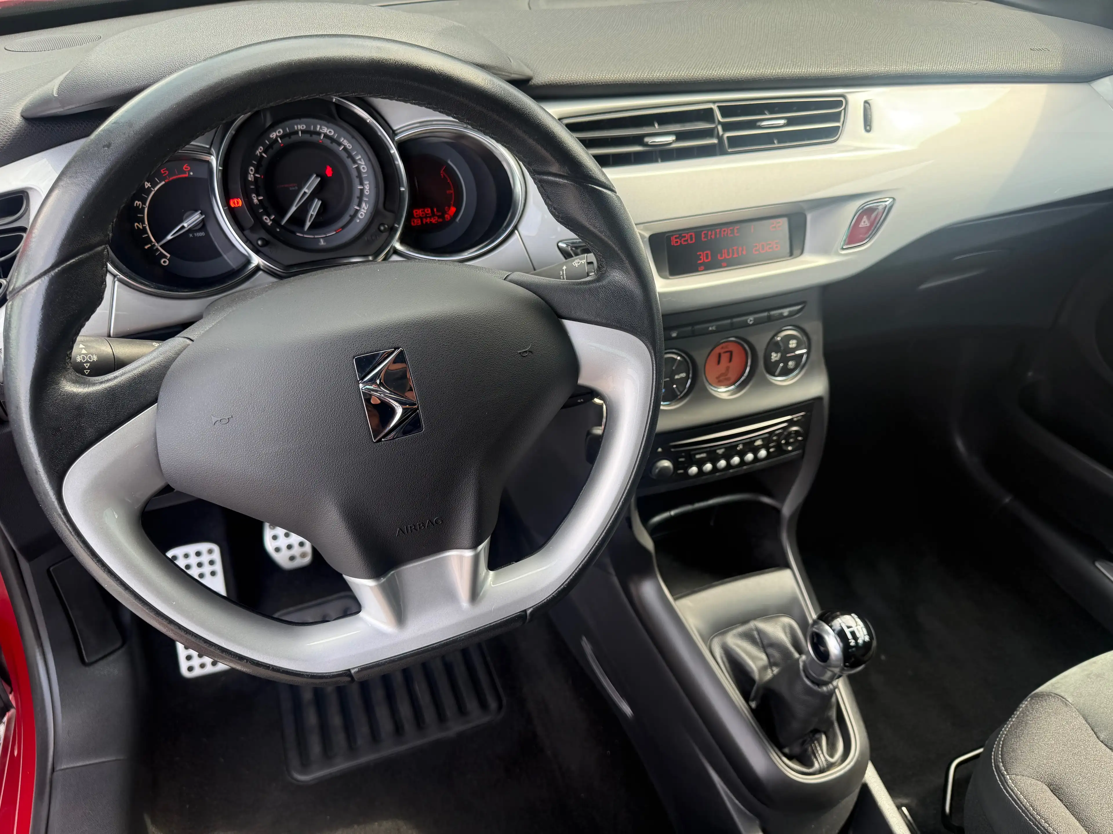 Citroen DS3 DS 3 1.4 HDi Chic CLIM AUTO *** PRÊT A IMMATRICULER *** — photo 9