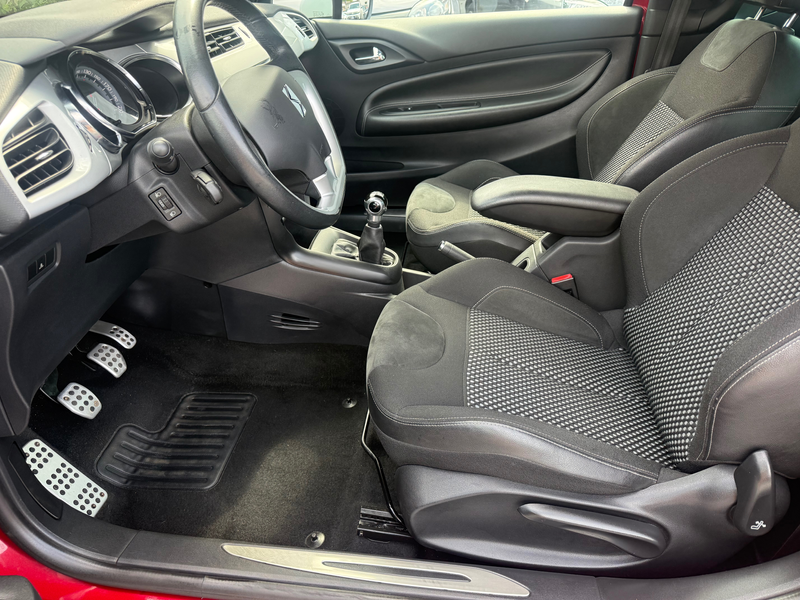 Citroen DS3 DS 3 1.4 HDi Chic CLIM AUTO *** PRÊT A IMMATRICULER *** — photo 7