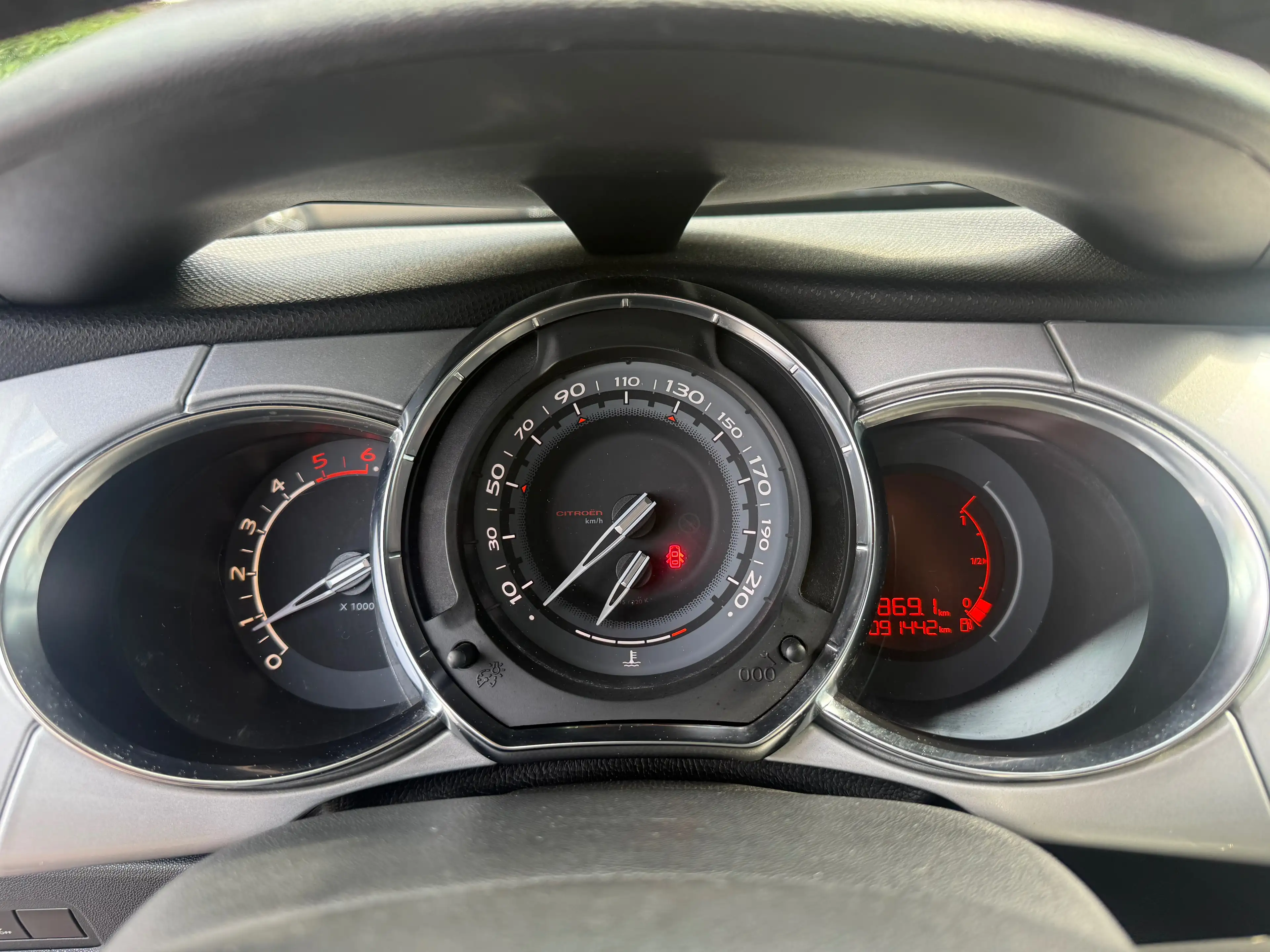 Citroen DS3 DS 3 1.4 HDi Chic CLIM AUTO *** PRÊT A IMMATRICULER *** — photo 13