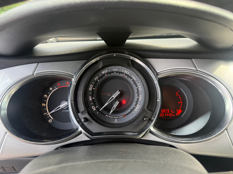 Citroen DS3 DS 3 1.4 HDi Chic CLIM AUTO *** PRÊT A IMMATRICULER *** — photo 13