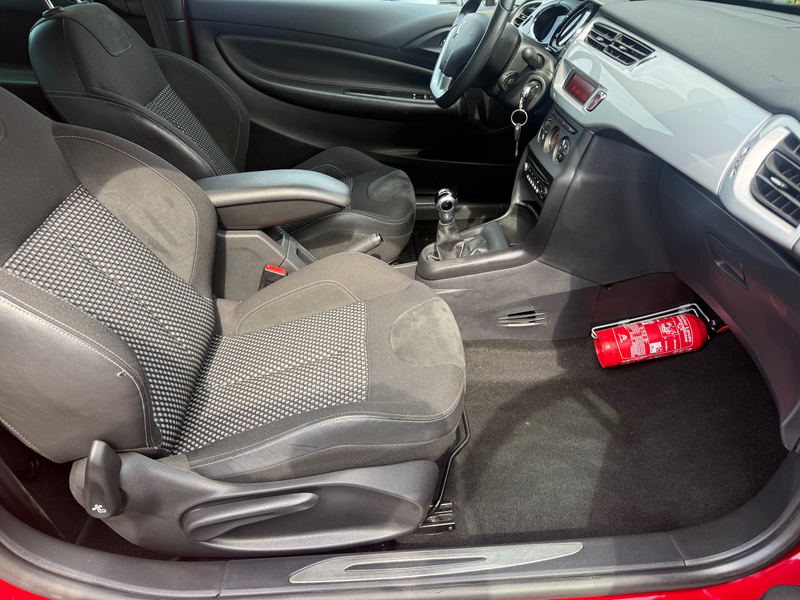 Citroen DS3 DS 3 1.4 HDi Chic CLIM AUTO *** PRÊT A IMMATRICULER *** — photo 12