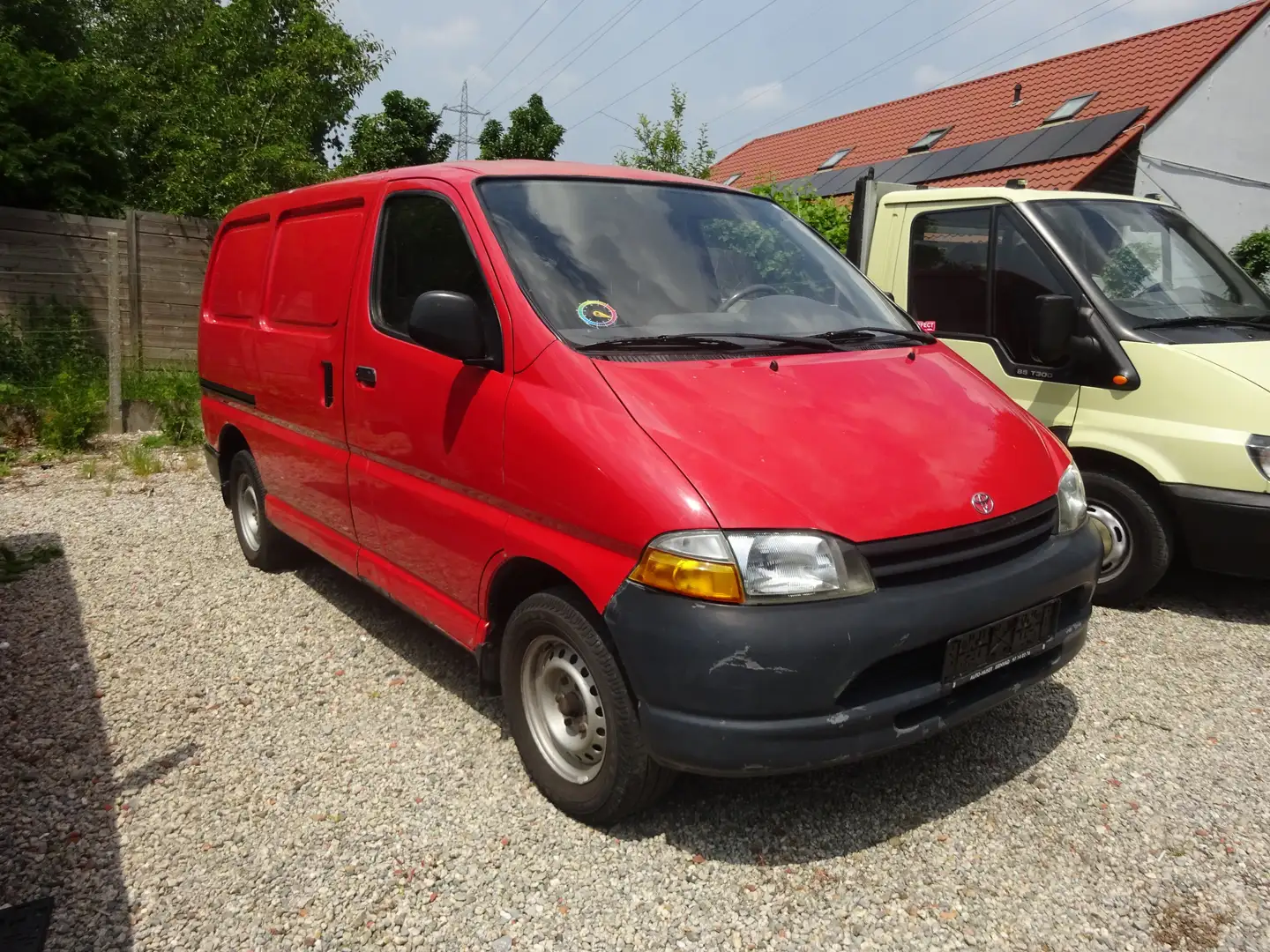 Toyota Hiace 2.4 DIESEL Красный - 1