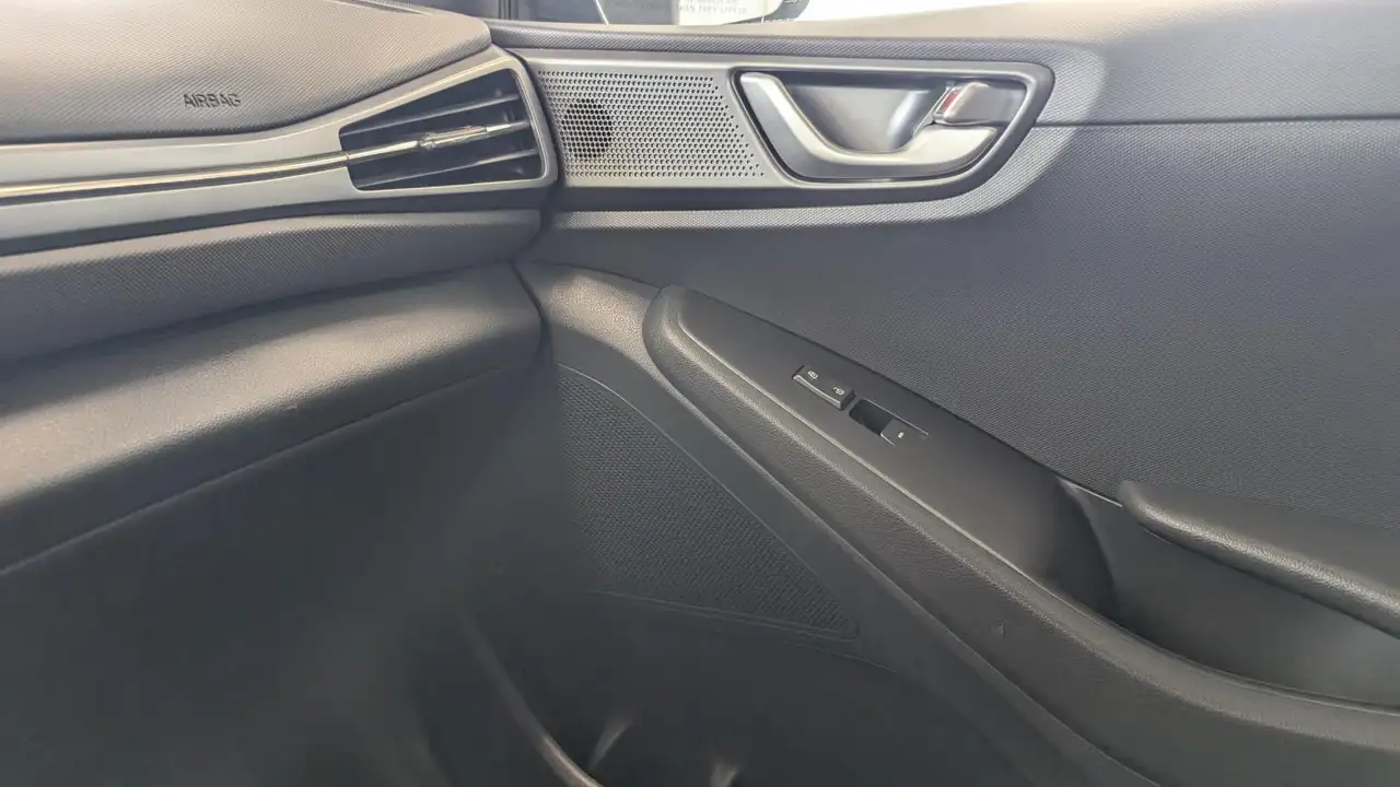 Hyundai IONIQ снимка Hyundai IONIQ