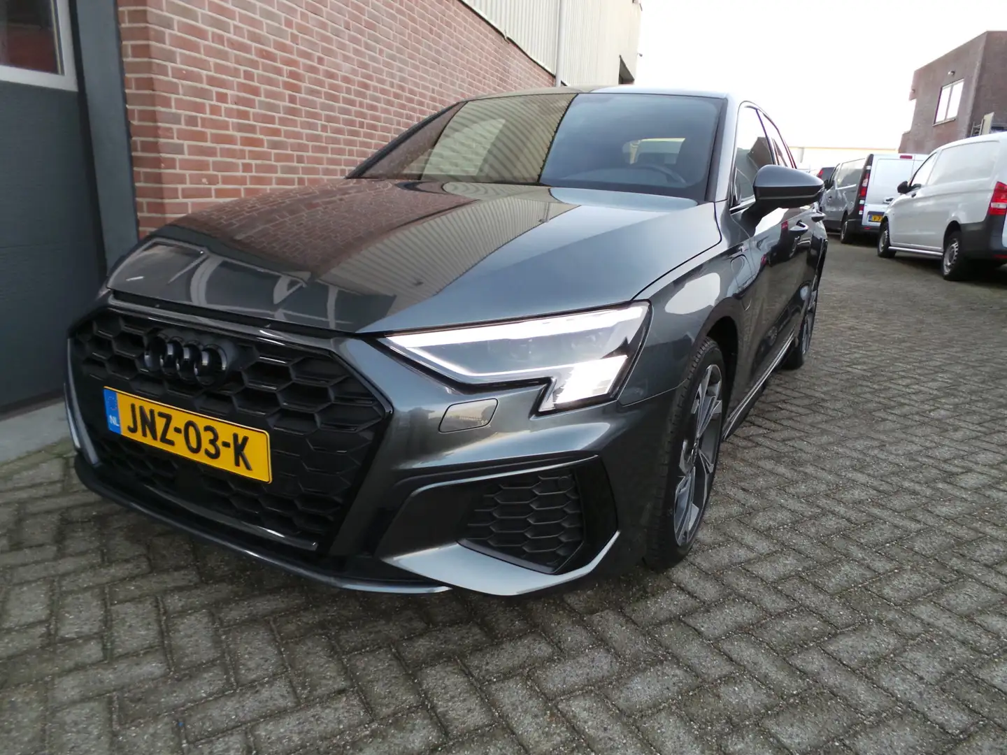 Audi A3 Sportback 45 TFSI e S-Line edition Comp. Leder/Alc Grijs - 2