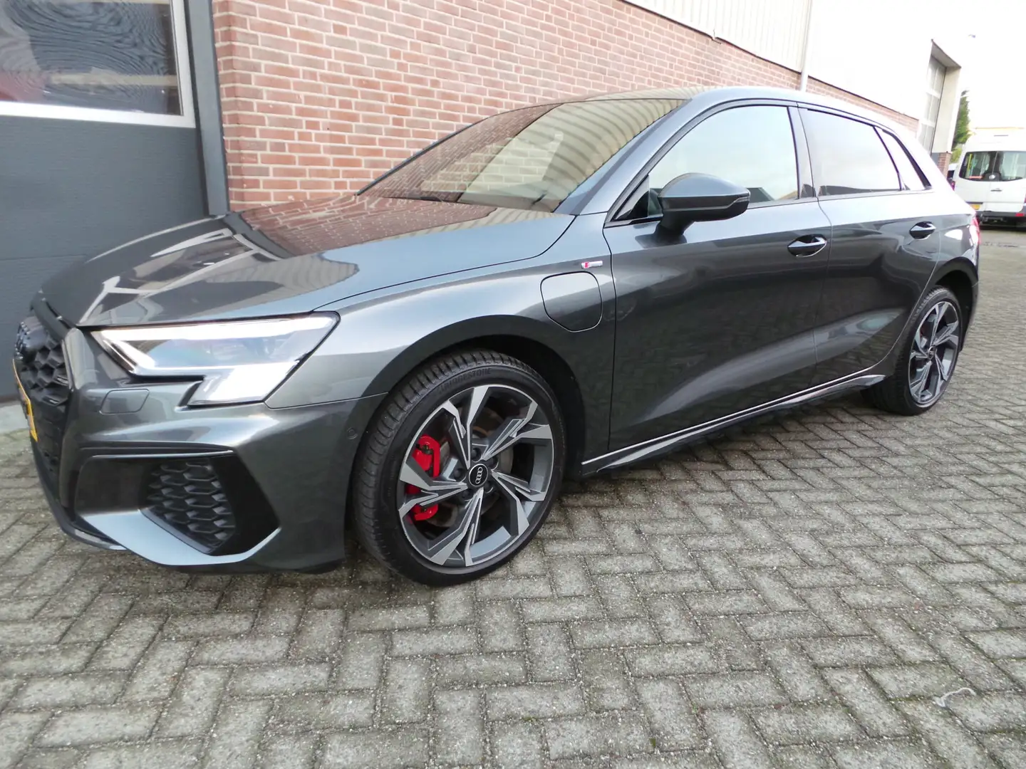 Audi A3 Sportback 45 TFSI e S-Line edition Comp. Leder/Alc Grijs - 1