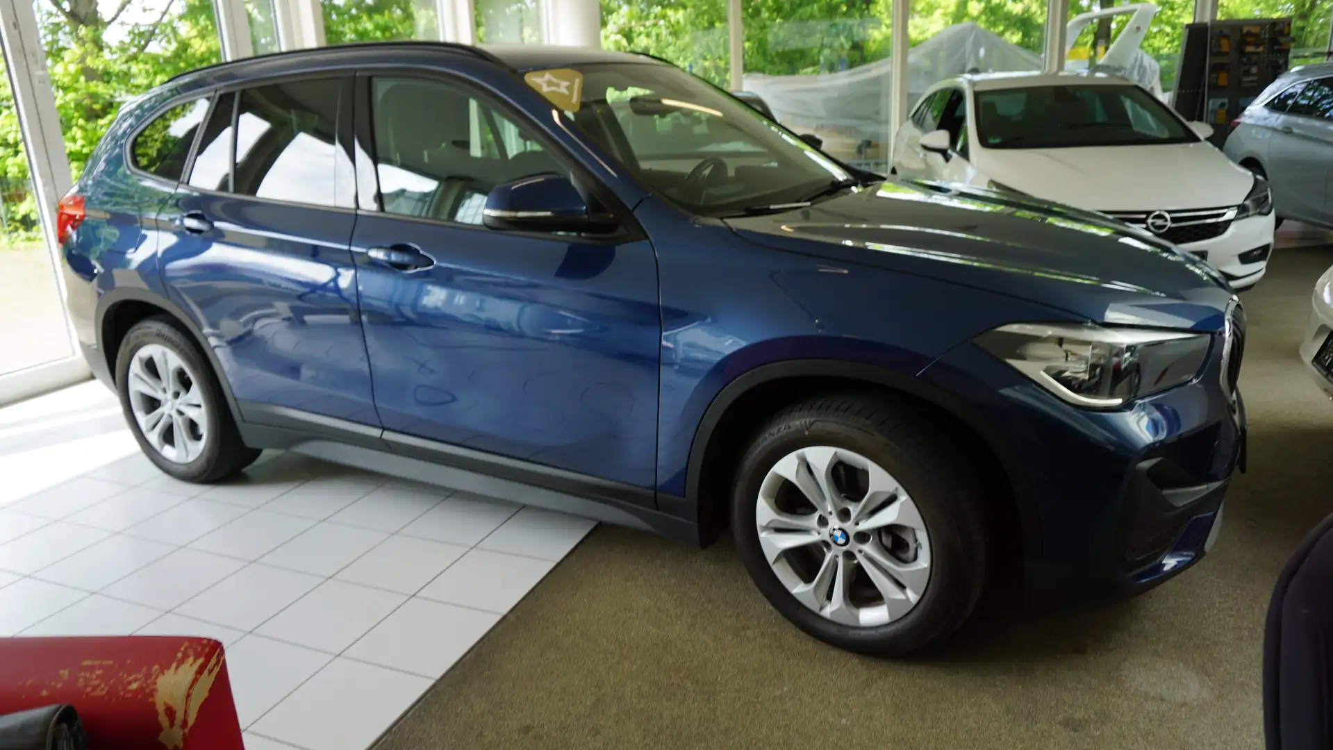 BMW X1 xDrive 25 e Advantage Sport Steptronik Blau - 1