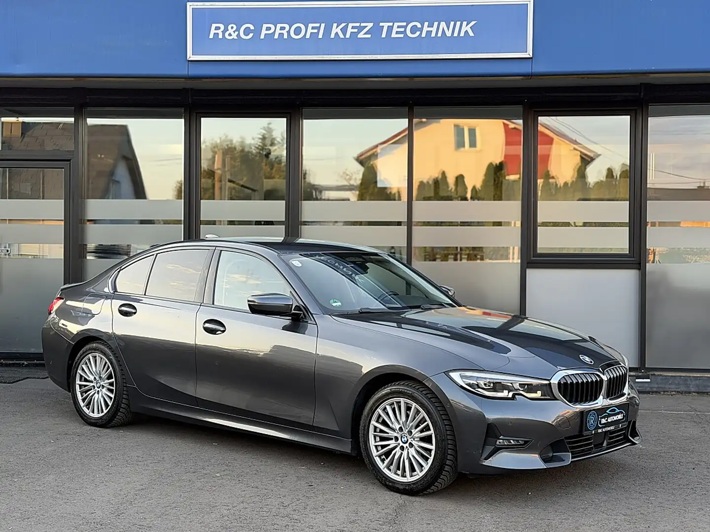 BMW 320 d Aut. /ACC/TWA/AUTOPILOT/APPLE CARPLAY Grau - 2