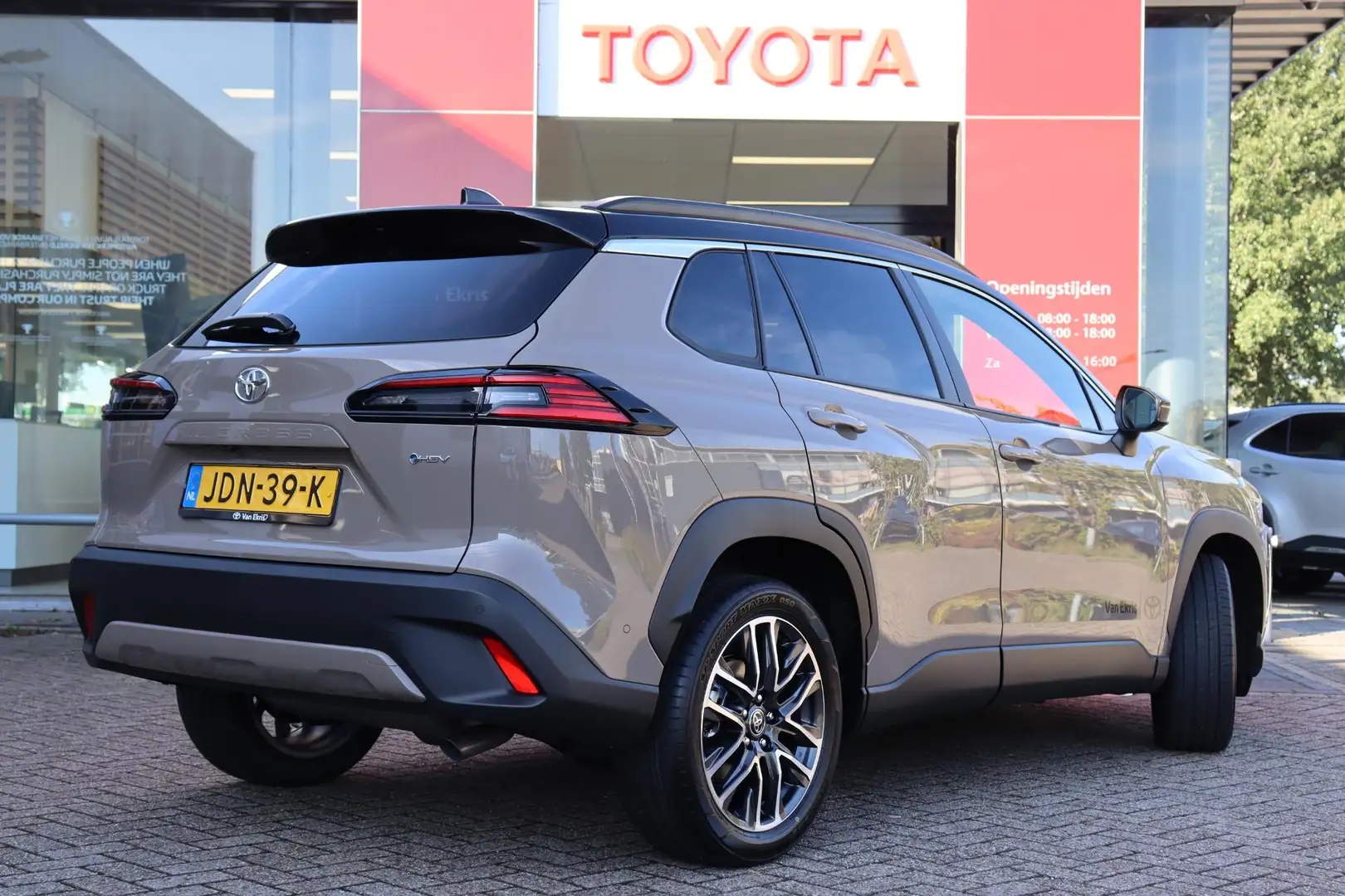 Toyota Corolla Cross Hybrid 180 Executive , direct leverbaar met €1.500 Brun - 2