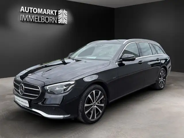 Mercedes-Benz E-Class view 4
