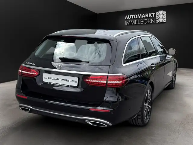 Mercedes-Benz E-Class view 11