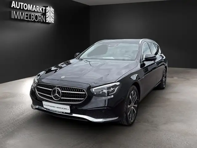 Mercedes-Benz E-Class view 3