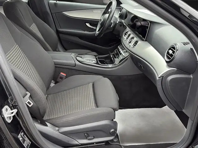 Mercedes-Benz E-Class view 14