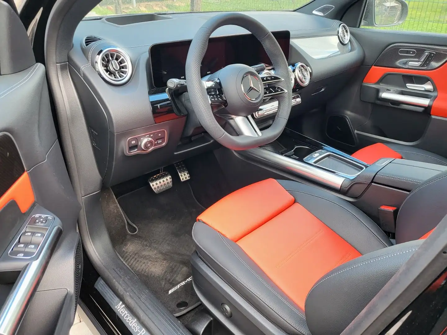 Mercedes-Benz CLA 220 AMG Premium Plus Pano Red Burmester Schwarz - 2