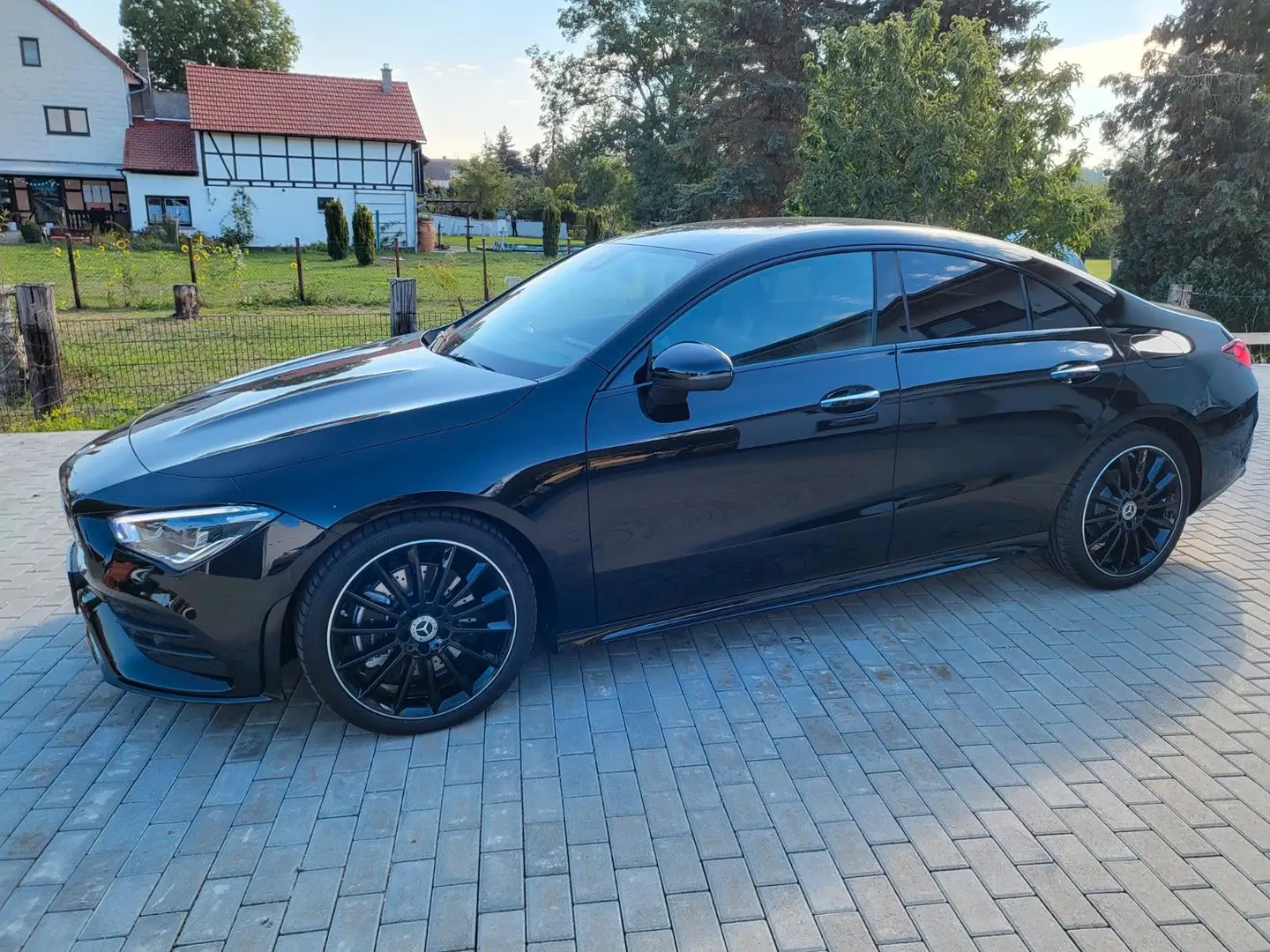 Mercedes-Benz CLA 220 AMG Premium Plus Pano Red Burmester Schwarz - 1