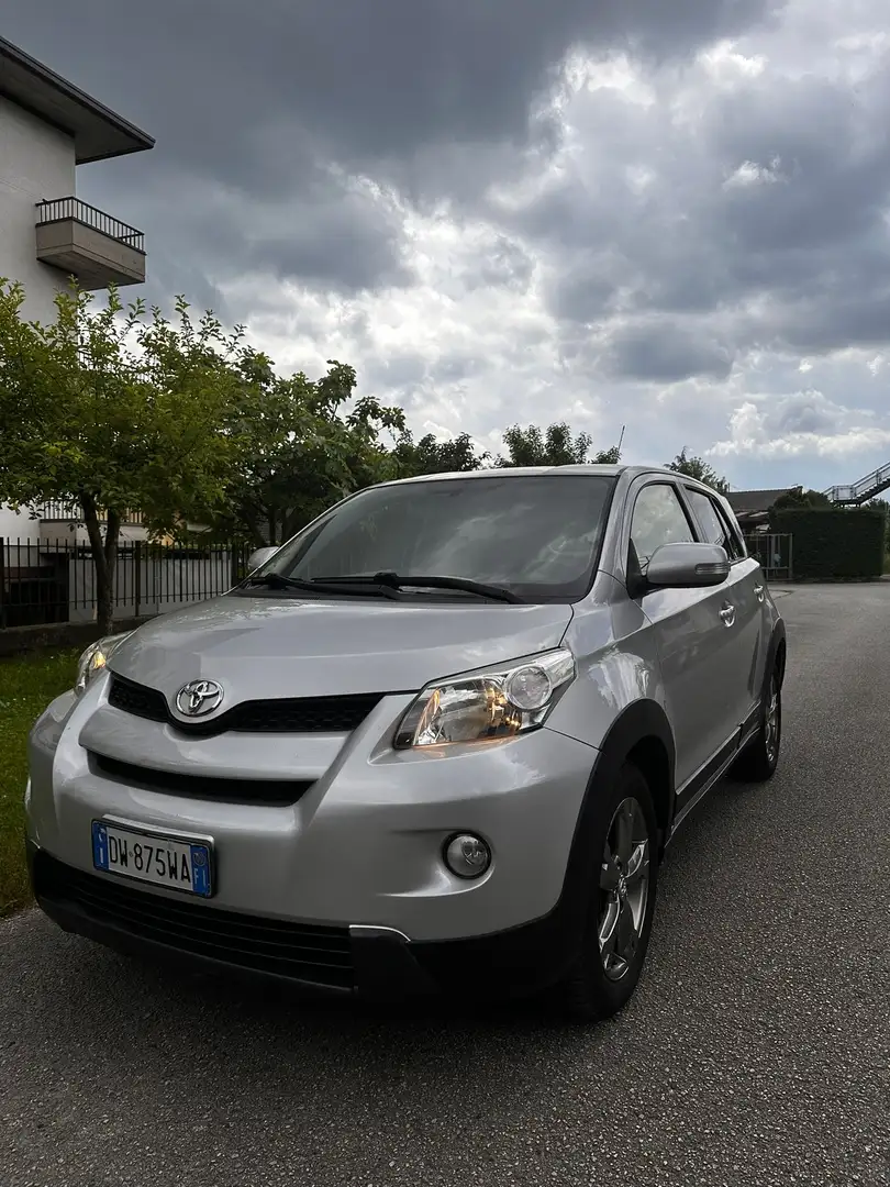 Toyota Urban Cruiser 1.4 d-4d Luxury Awd Argent - 2