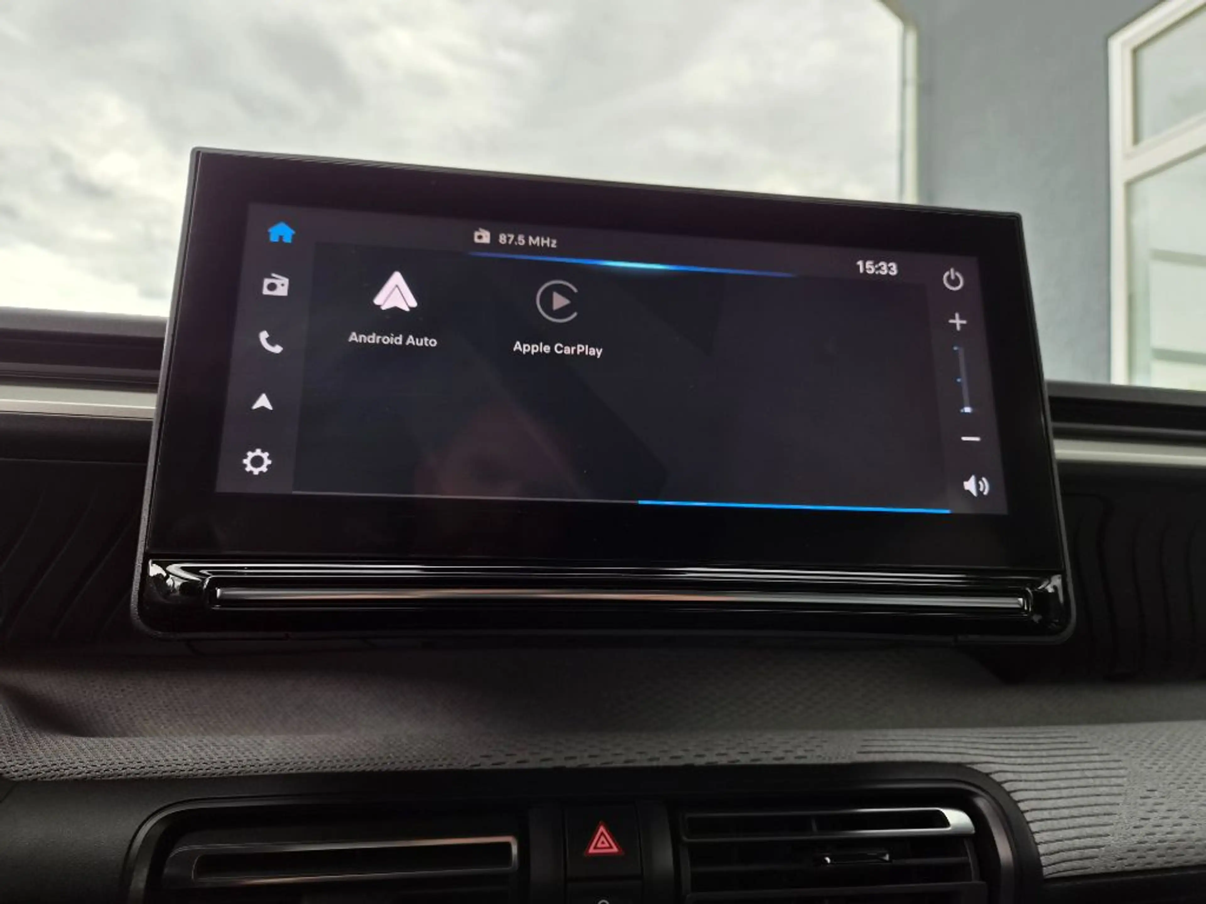 Citroen C3 e-C3 113 MAX NAVI+KAMERA+TEMPOMAT+LED — photo 14