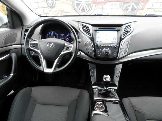 Hyundai i40 cw Style KEYLESS/NAVI/KLIMA/SITZHEIZUNG/PDC