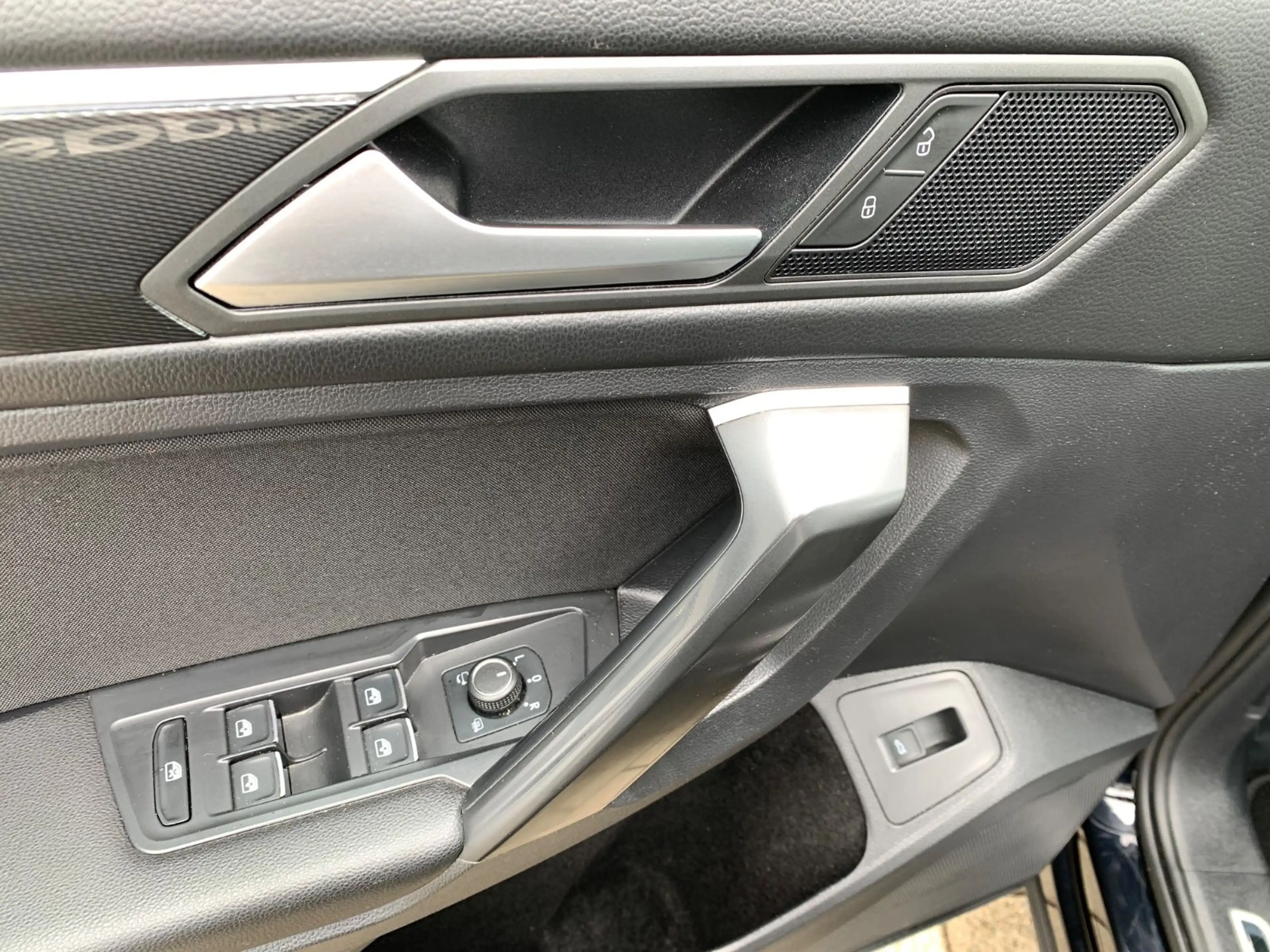 Volkswagen Tiguan Allspace 2,0 TDI DSG Highline 4x4 7 Sitze — photo 11