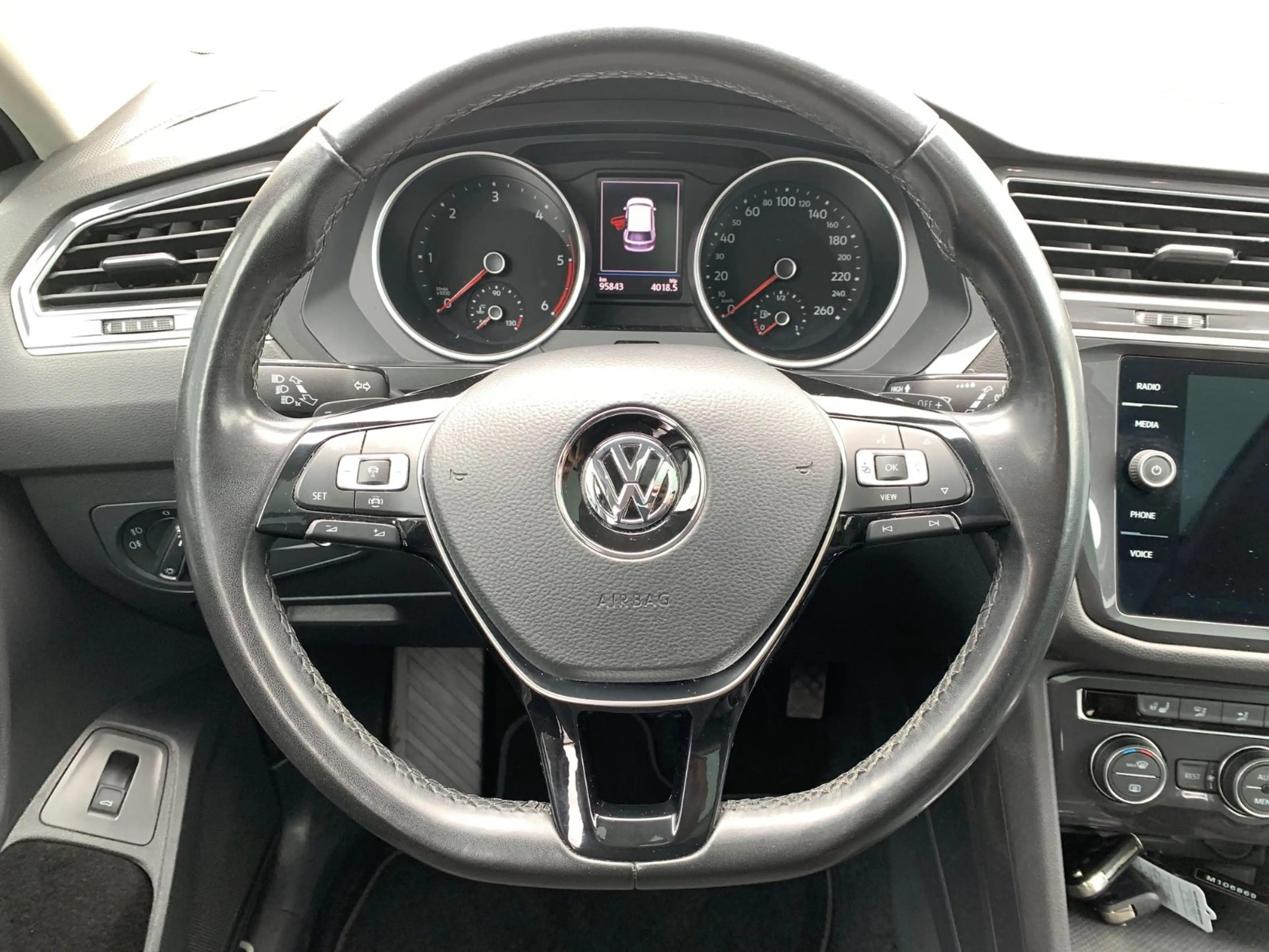 Volkswagen Tiguan Allspace 2,0 TDI DSG Highline 4x4 7 Sitze — photo 15