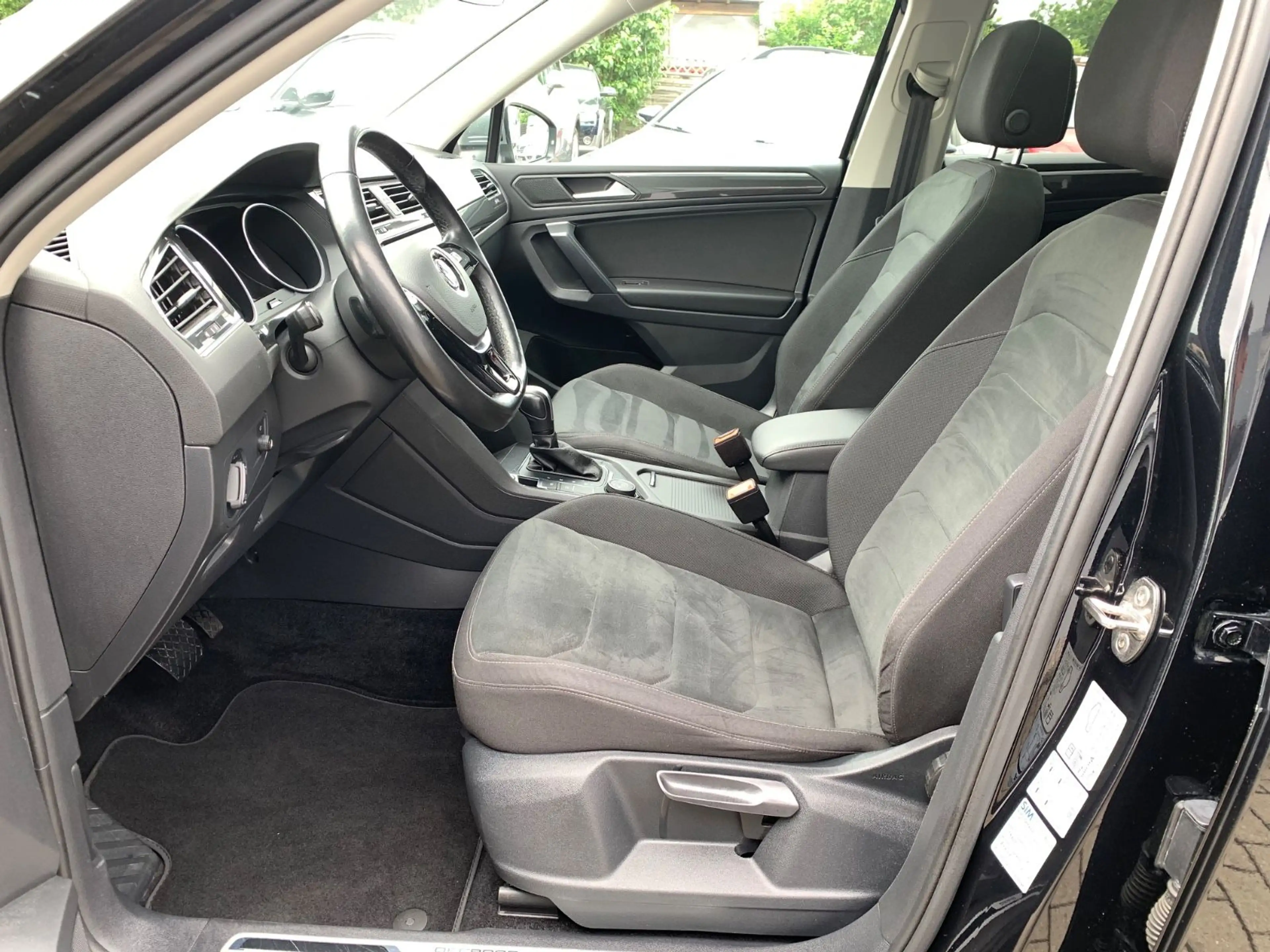 Volkswagen Tiguan Allspace 2,0 TDI DSG Highline 4x4 7 Sitze — photo 10