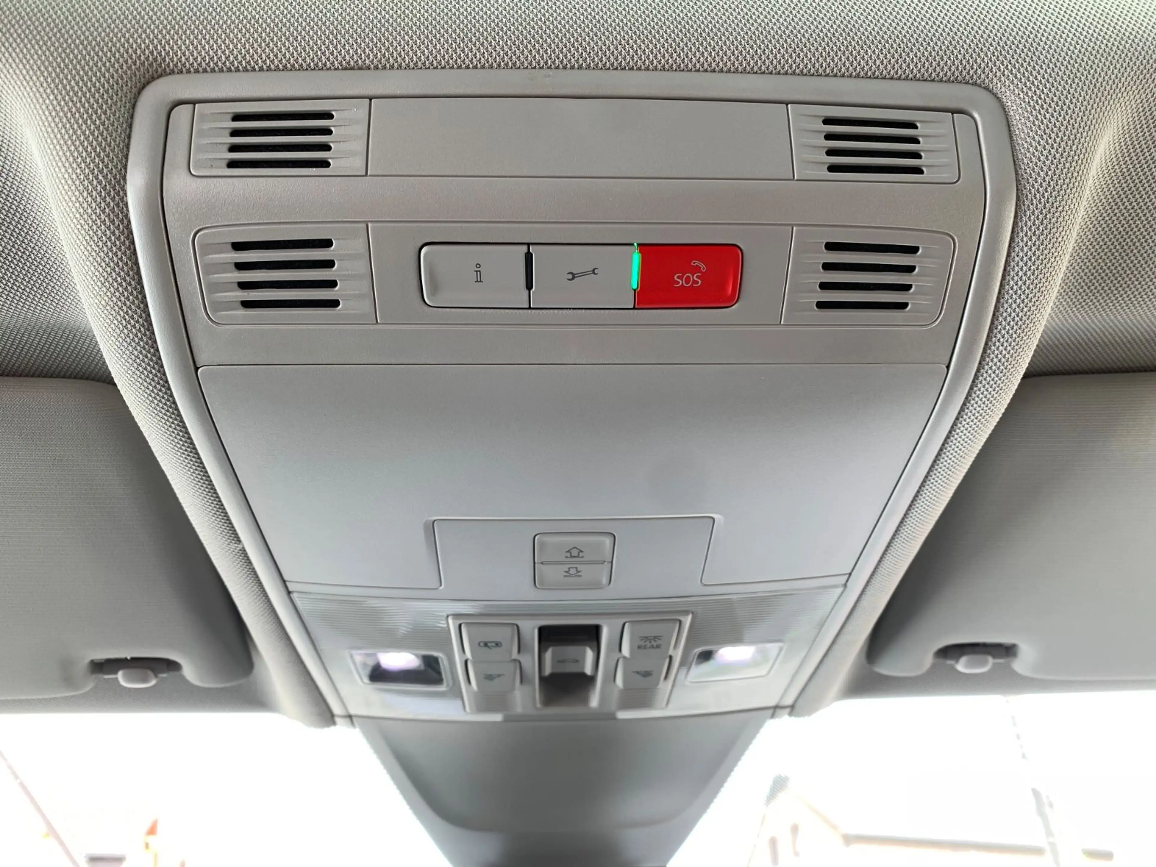 Volkswagen Tiguan Allspace 2,0 TDI DSG Highline 4x4 7 Sitze — photo 13
