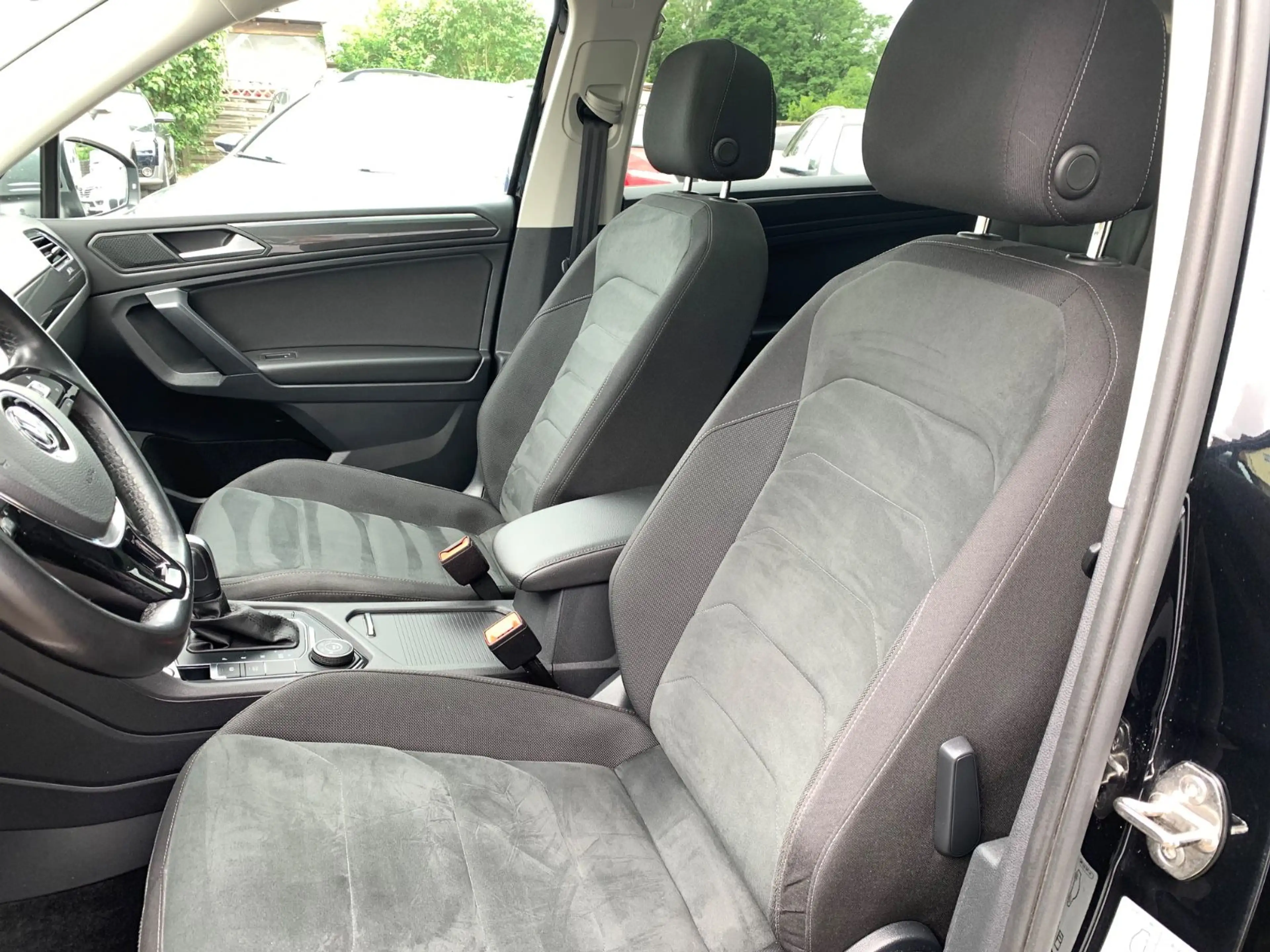 Volkswagen Tiguan Allspace 2,0 TDI DSG Highline 4x4 7 Sitze — photo 9