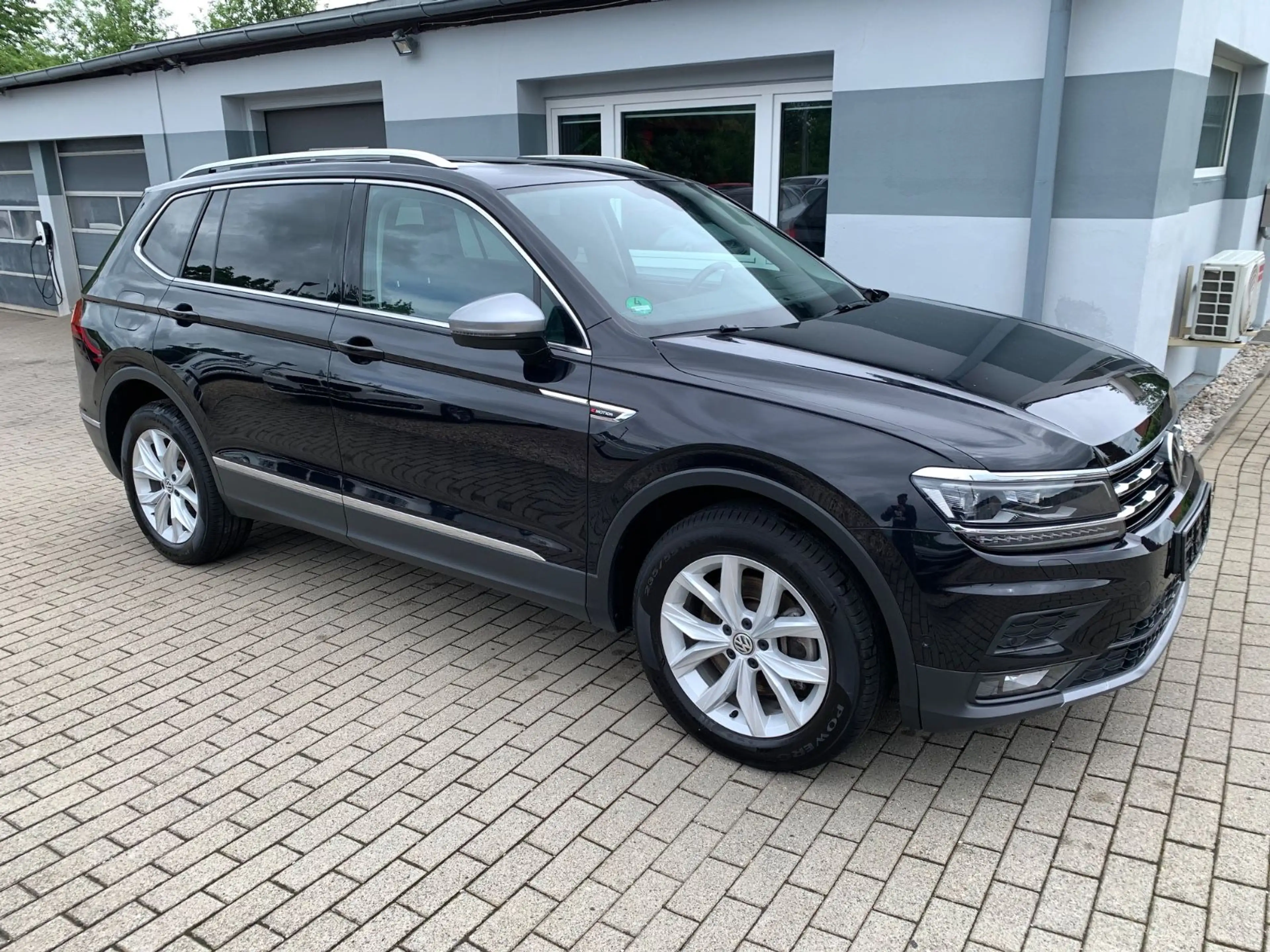 Volkswagen Tiguan Allspace 2,0 TDI DSG Highline 4x4 7 Sitze