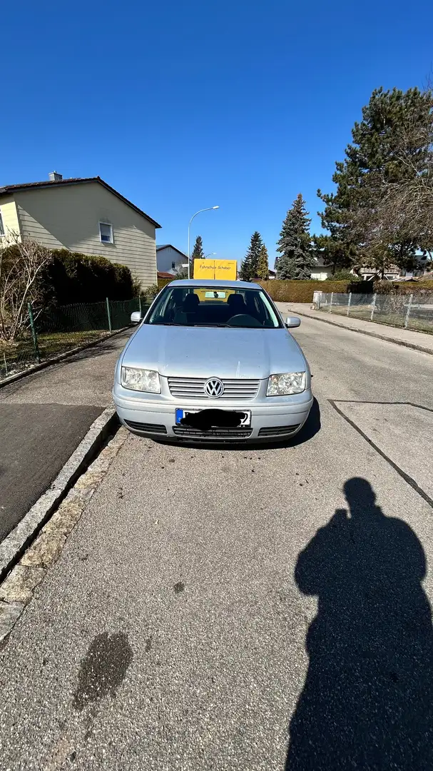 Volkswagen Bora 1.9 TDI Comfortline - 1