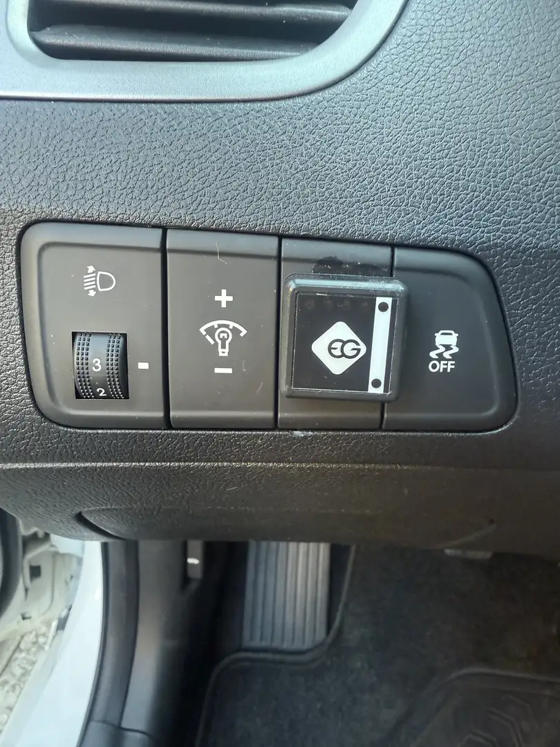 Hyundai ELANTRA 1.6 MPI GL Comfort - 1