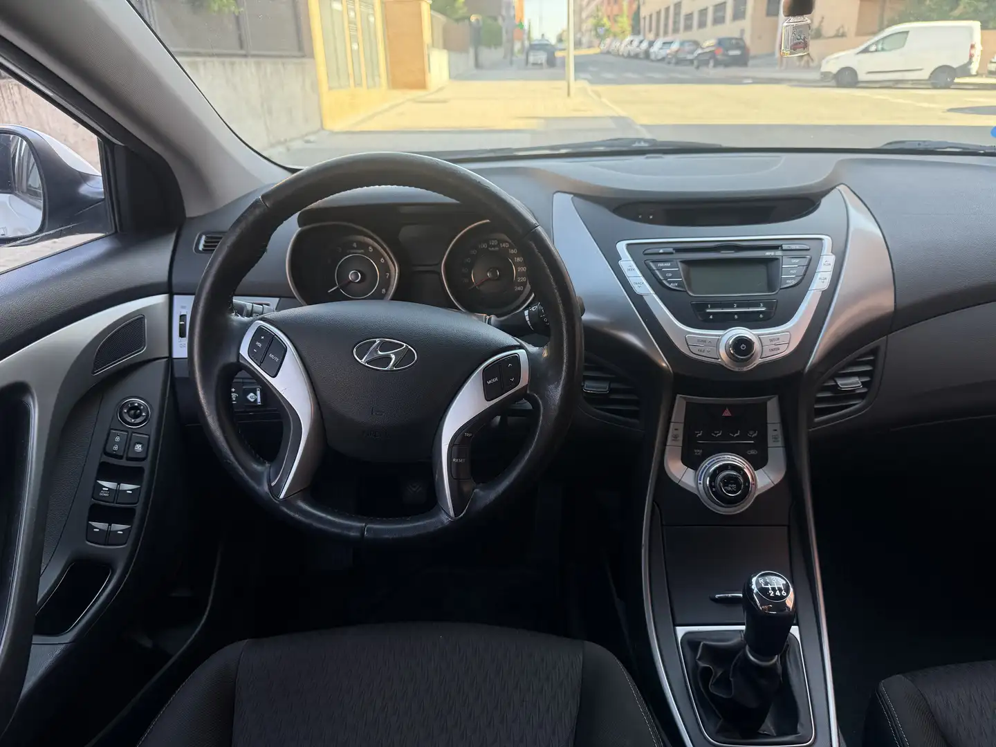 Hyundai ELANTRA 1.6 MPI GL Comfort - 2