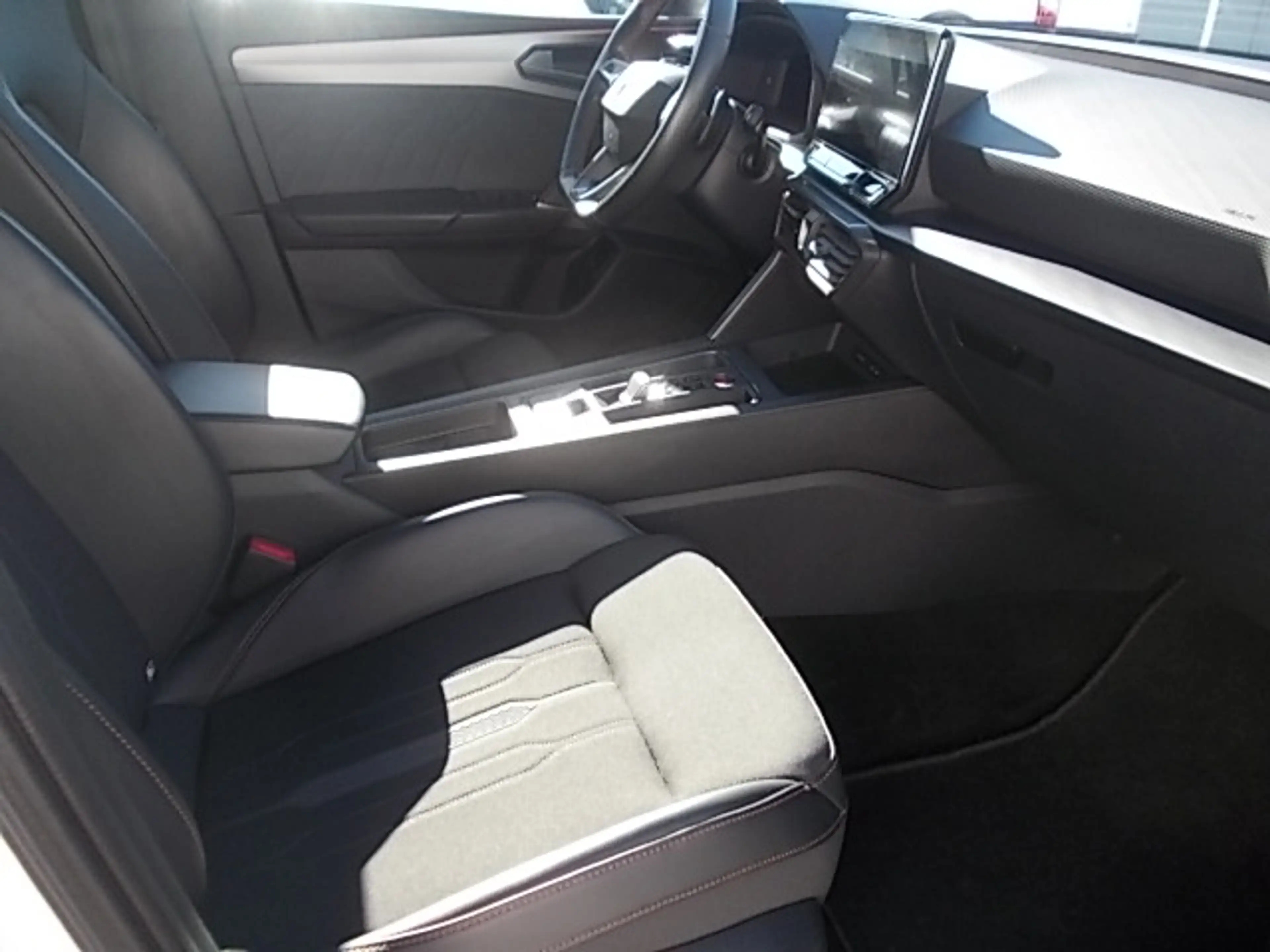 CUPRA Leon VZ e-Hybrid, 19" Alufelgen, LED, ACC, Digital Cockpit — photo 12