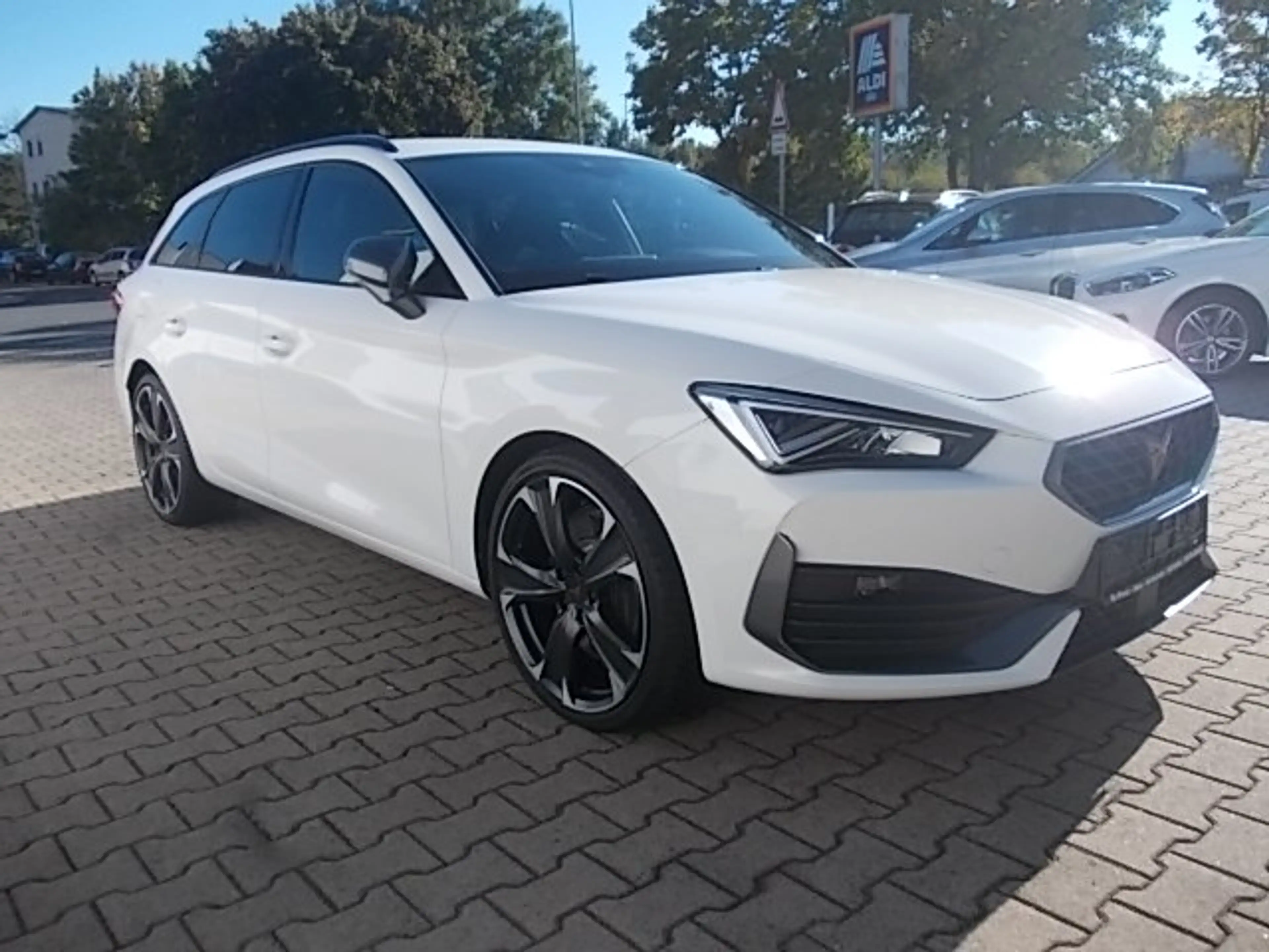 CUPRA Leon VZ e-Hybrid, 19" Alufelgen, LED, ACC, Digital Cockpit — photo 3