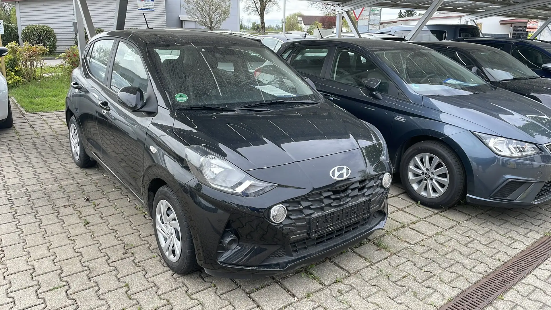 Hyundai i10 1.0 Trend Schwarz - 1