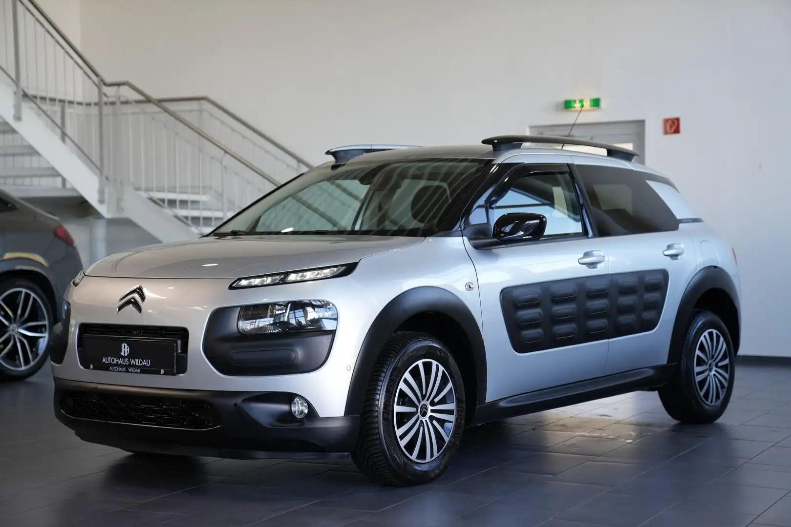 Citroen C4 Cactus Shine Edition *AUTOMATIK*PANO* Grau - 2