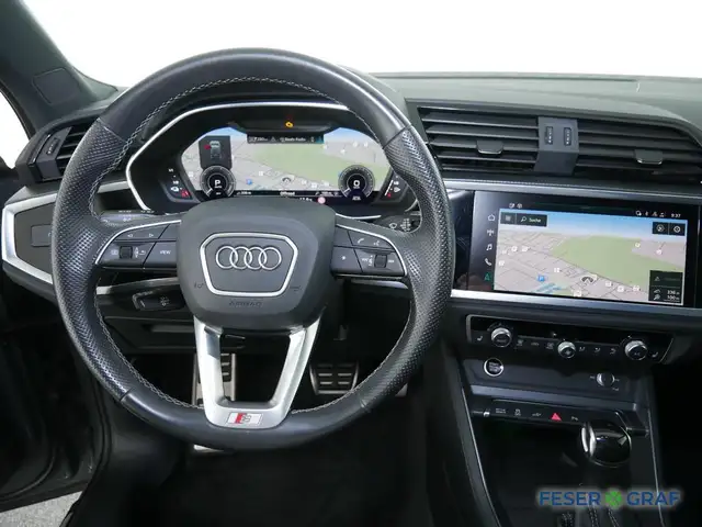 Audi Q3 view 11