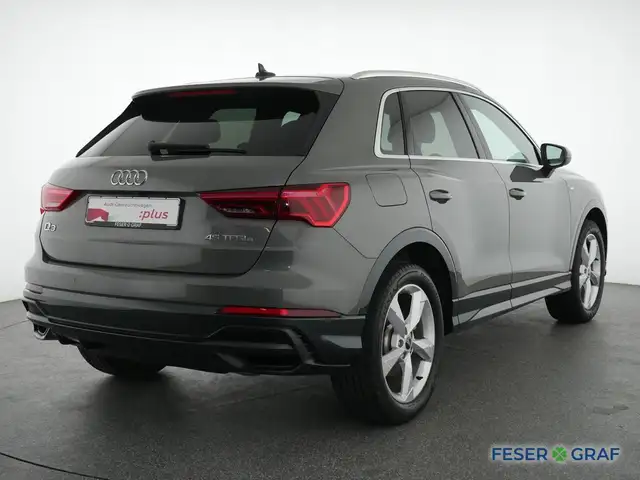 Audi Q3 view 4
