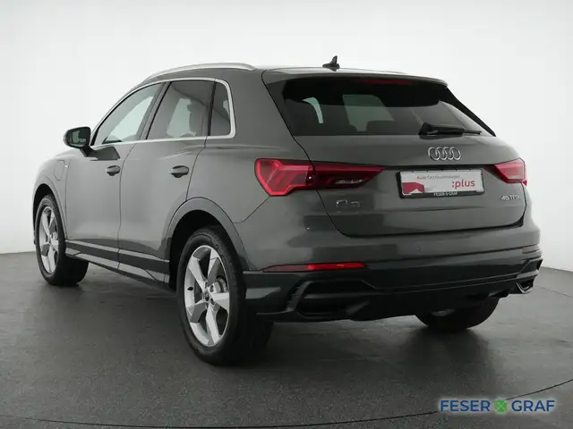 Audi Q3 view 13