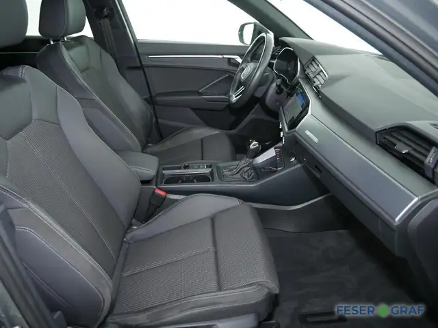 Audi Q3 view 6