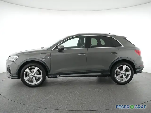 Audi Q3 view 14