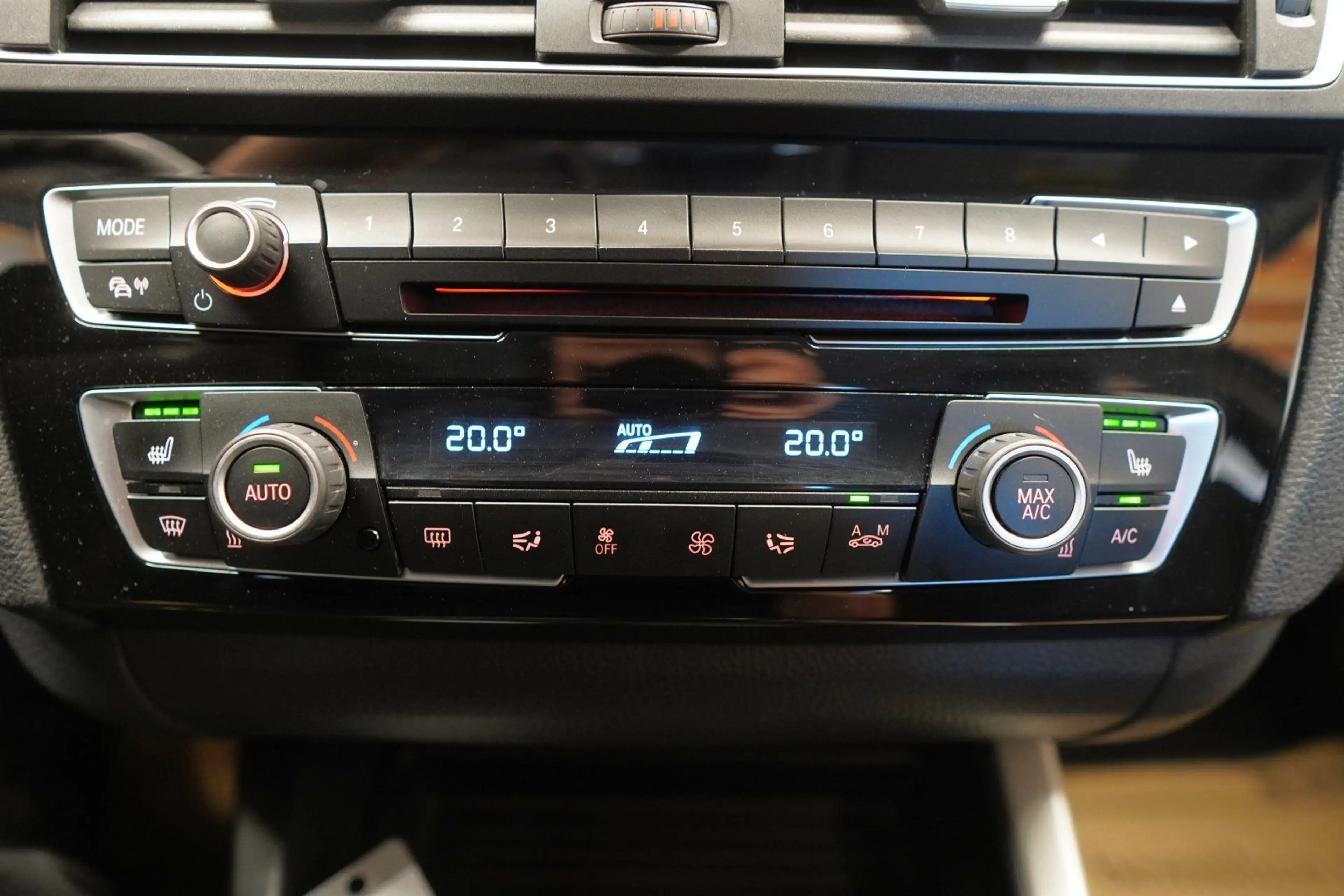 BMW 118 i "Advantage" LED*SITZH*TEMPOMAT*PDC — photo 30