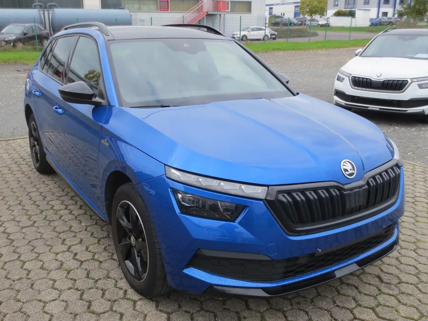 Skoda Kamiq DSG Monte Carlo *NAVI/LED/PANO* Blau - 2