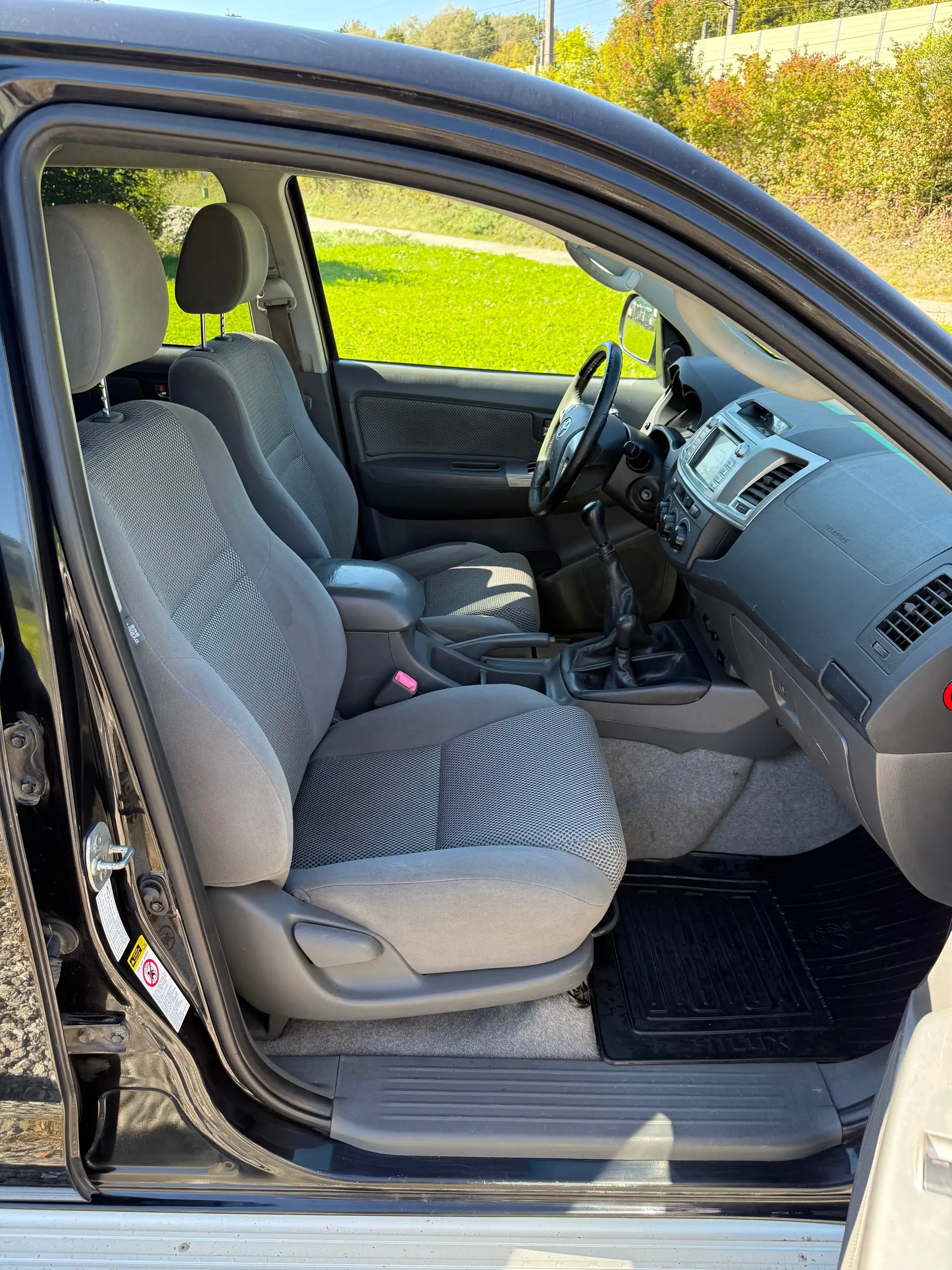Toyota Hilux Double Cab Life 4x4 — photo 14