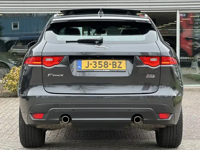 Jaguar F-Pace view 7