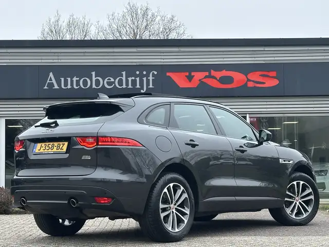Jaguar F-Pace view 9