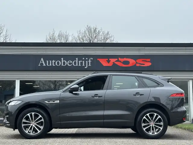 Jaguar F-Pace view 3