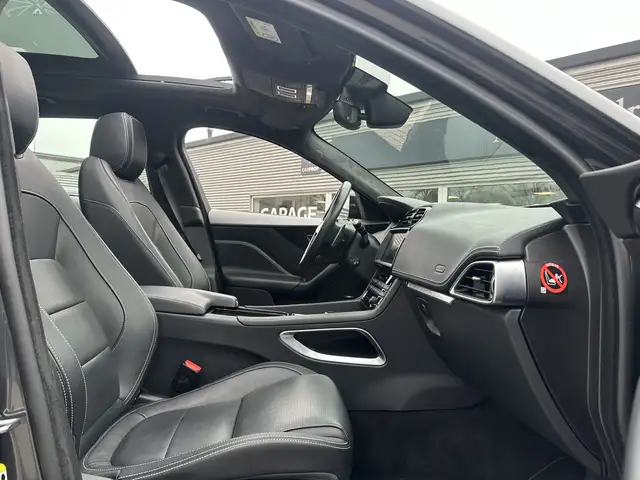 Jaguar F-Pace view 10